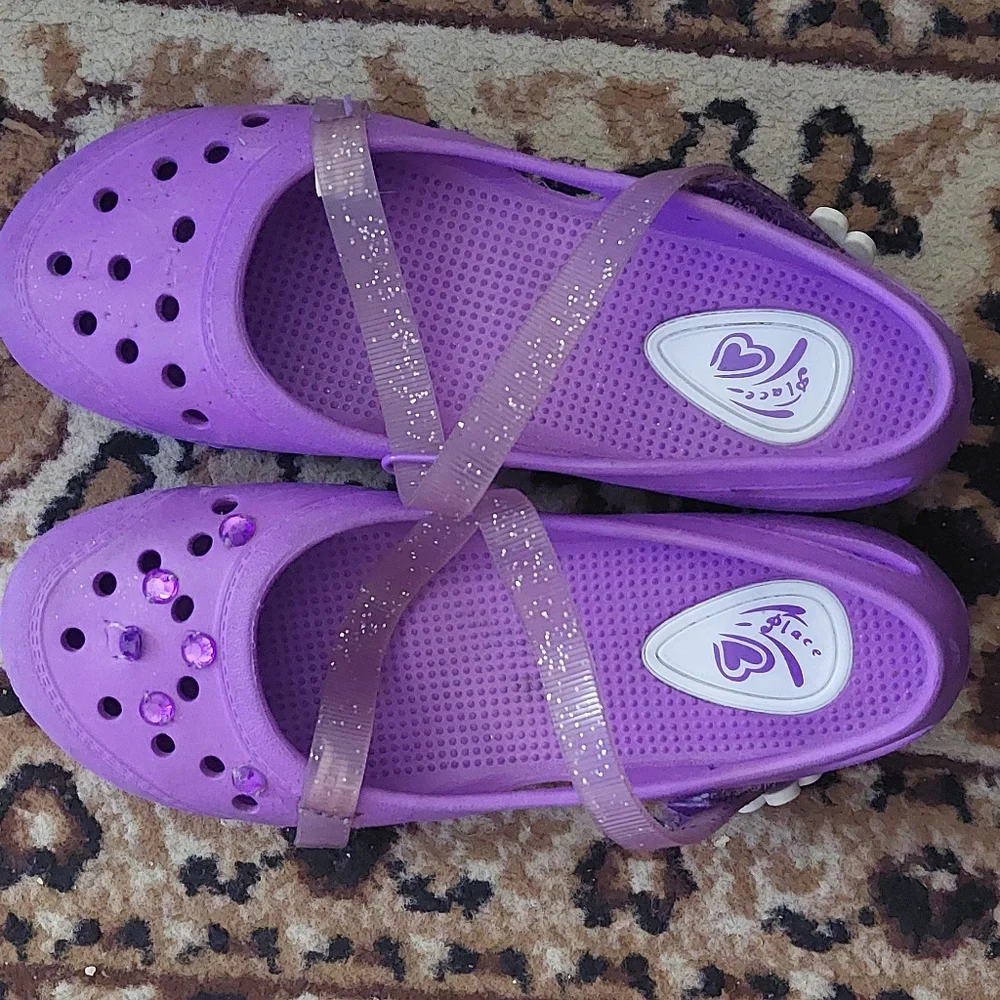 Children's Place Water Shoes, Purple w Rhinestones, floral/glitter strap, Size